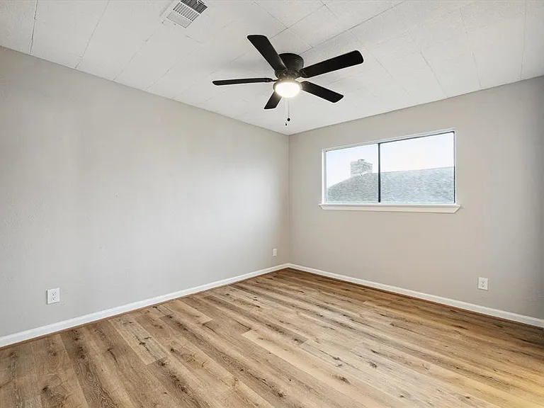 2521 Cliff Dr — Photo 11