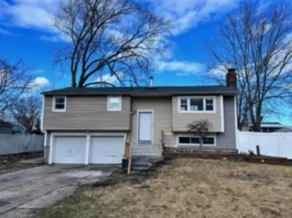 17 Berkeley Avenue, Selden, NY 11784