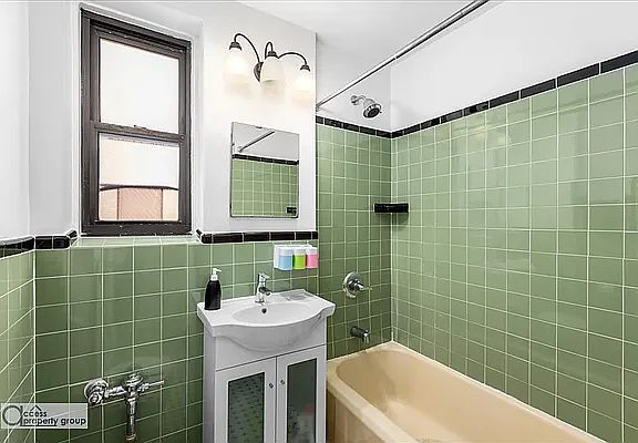 2nd image of 95 Park Ter E APT 2B