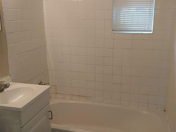 3rd image of 1611 N Y St