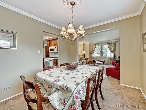 5th image of 2S163 Mayfield Ln S
