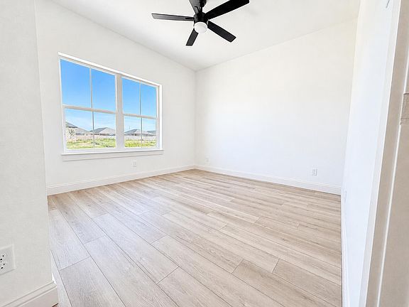 3rd image of 3128 Maplewood Dr
