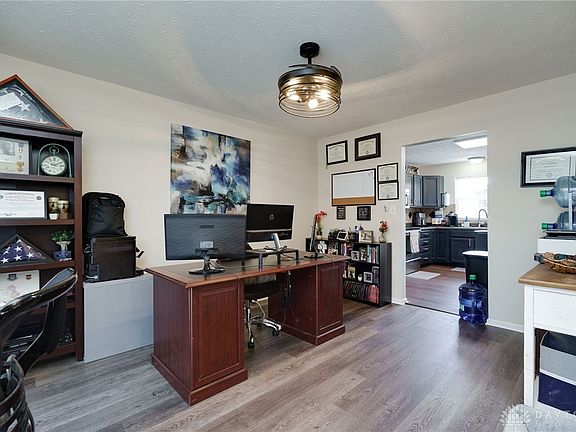 5th image of 2428 Featherston Ct