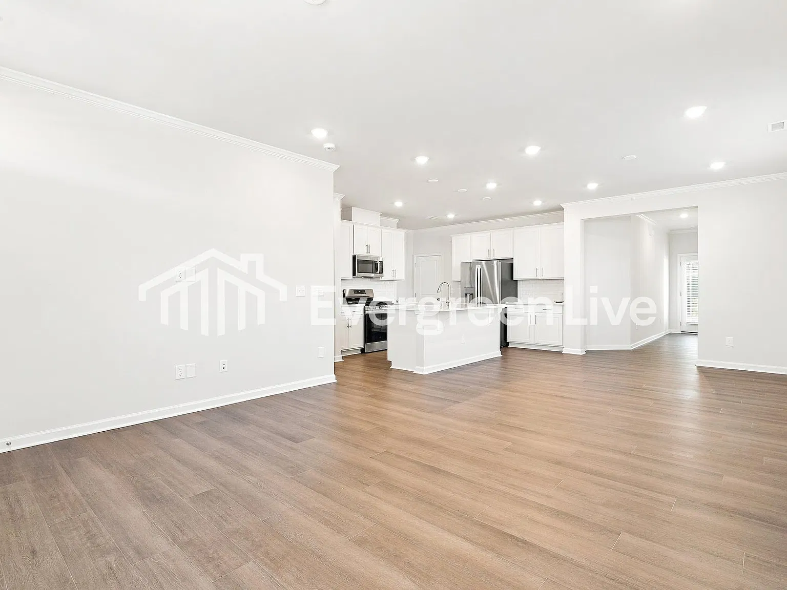 4 bed, 3.0 bath, 2435 sqft, $2,240 — Photo 3