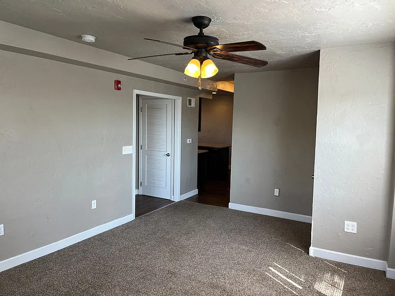 Elm Terrace Apartments — Photo 33