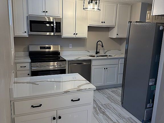 3rd image of 127 Pinehurst Dr