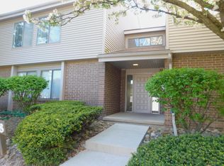1038 Grenoble Ln UNIT B, Lansing, MI 48917
