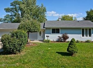 17 Rugby Rd, Lake Zurich, IL 60047