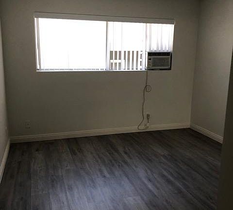 3rd image of 11711 Mayfield Ave #15
