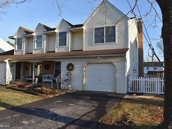 2nd image of 108 Burnish Ct