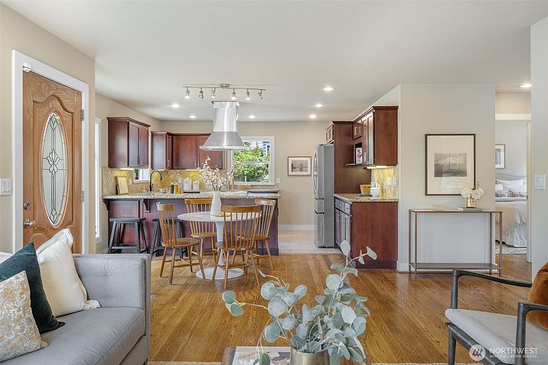 5th image of 8804 5th Avenue NE
