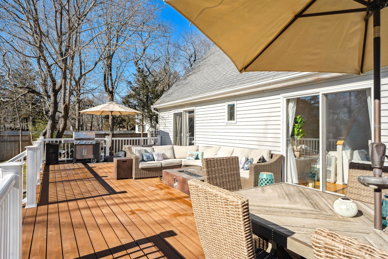  Party on the porch!