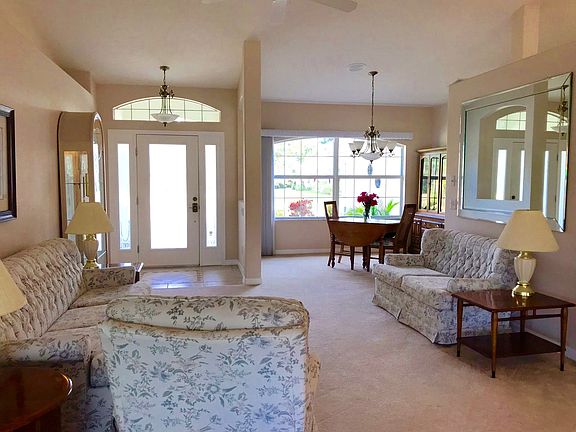 Foyer/Living Room