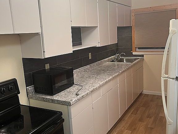 5th image of 511 E Ayer St