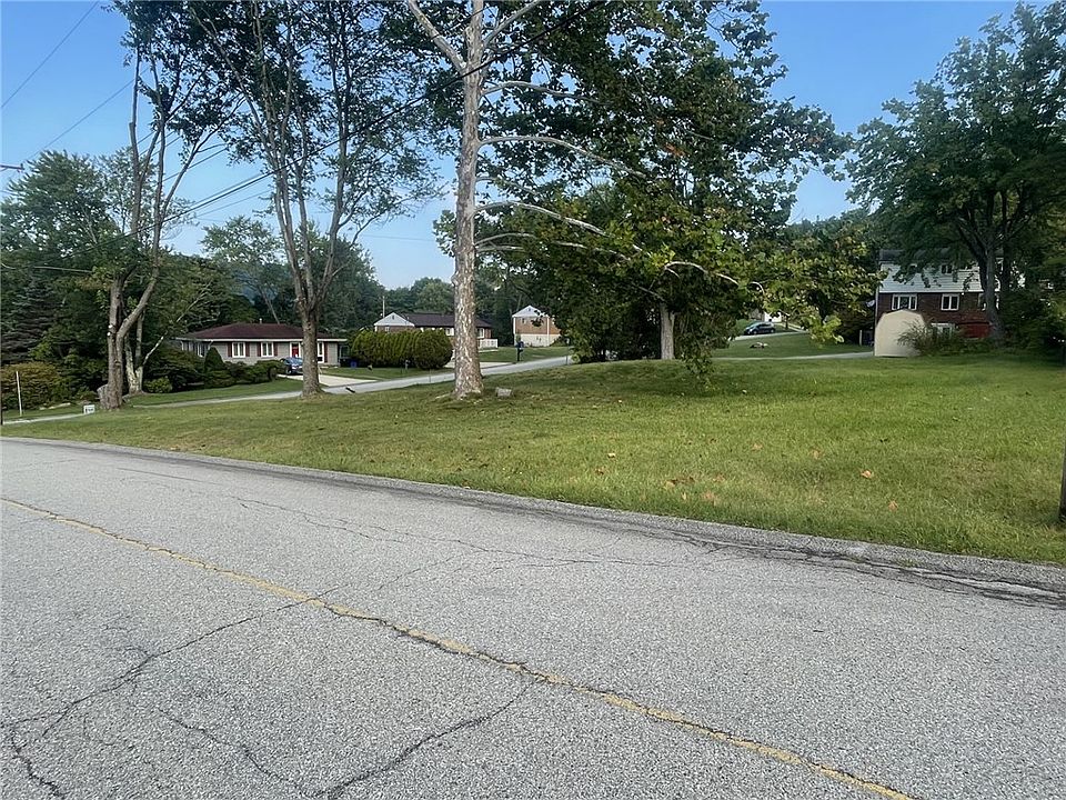 2nd image of 306 Interlaken Dr