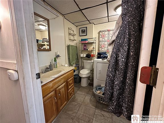 3rd image of 331 Foote Ave