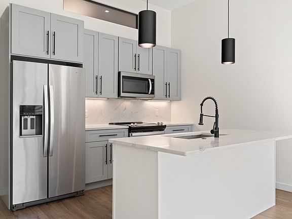 4th image of 150 S 15th St #150