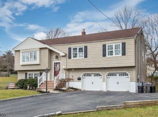 4 Old Farm Rd, Verona, NJ 07044