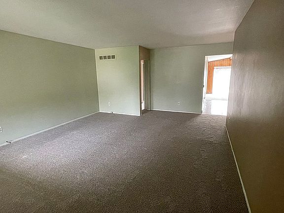 3rd image of 39136 Sunderland Dr