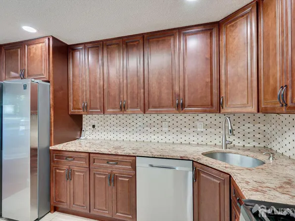 73 Goodwin Dr, North Brunswick, NJ 08902