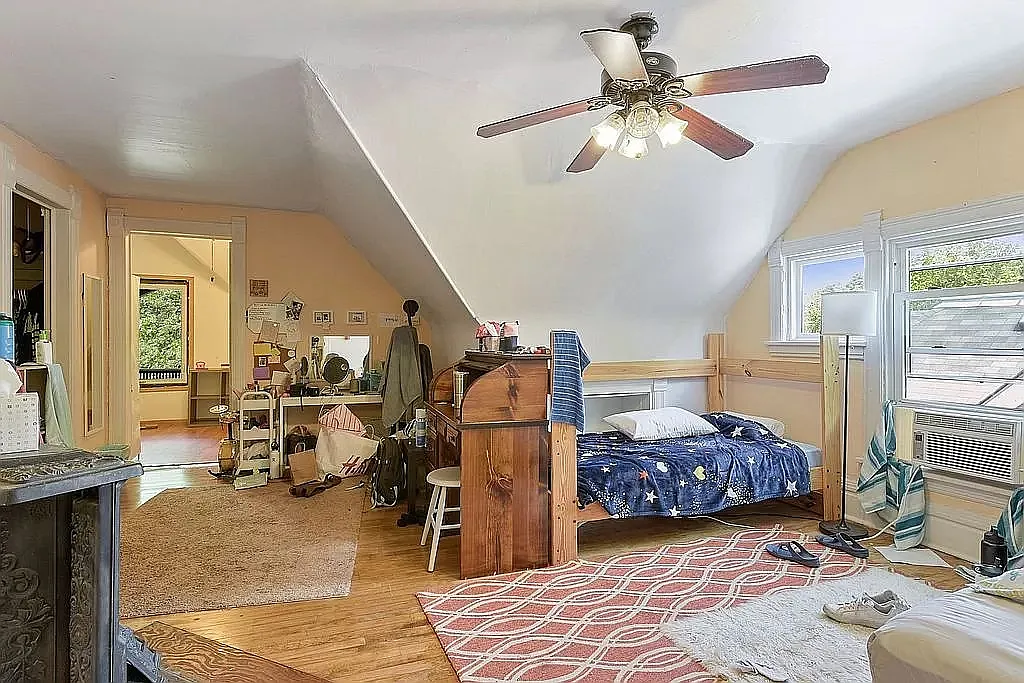 10 bed, $5,600 — Photo 2