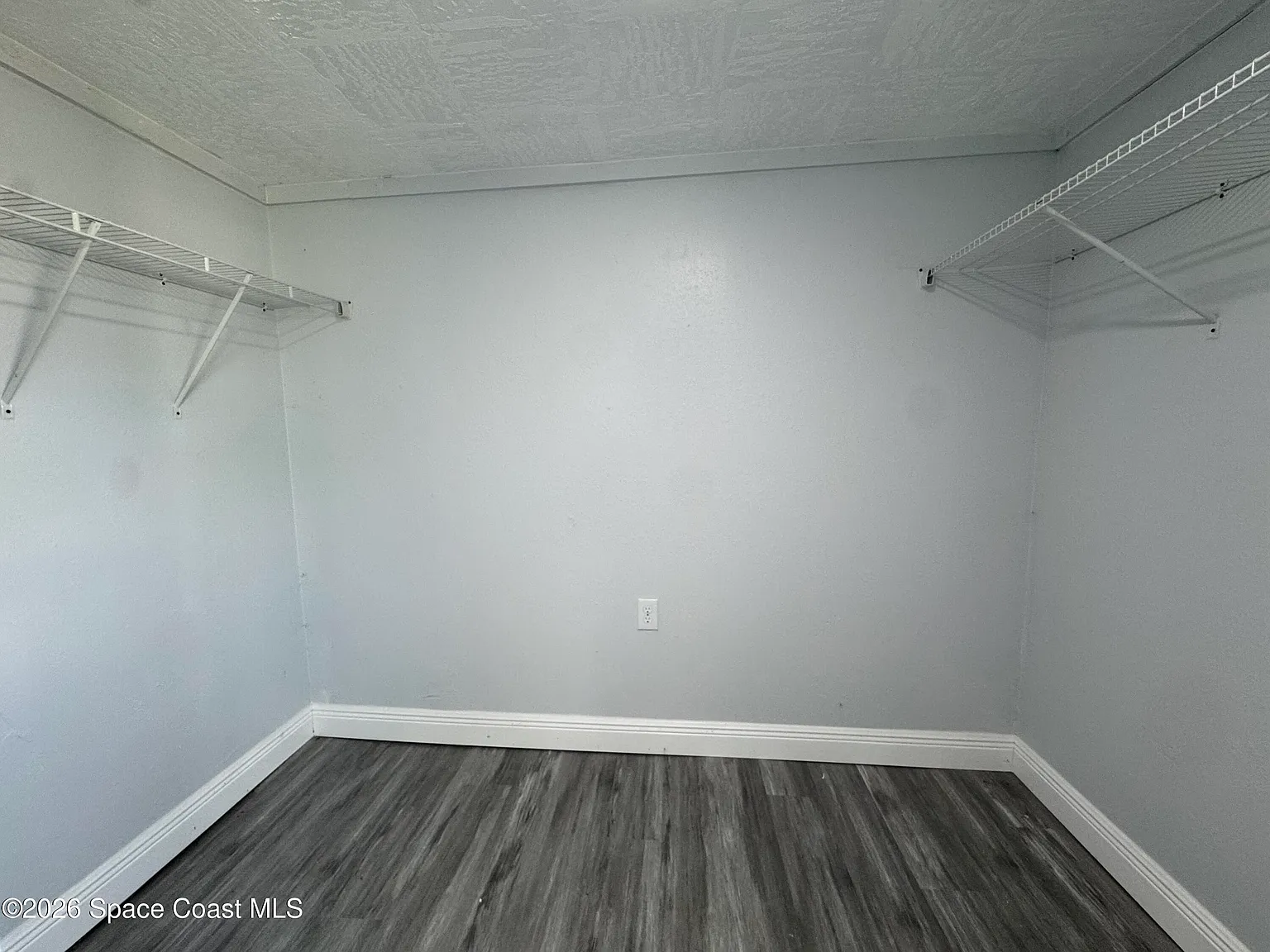 3 bed, 2.0 bath, 1334 sqft, $2,200 — Photo 3