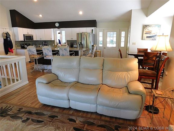 2nd image of 188 Jenkinsons Landing Cir