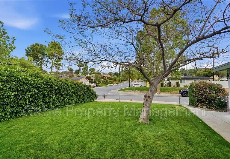 27453 Santa Clarita Rd — Photo 14