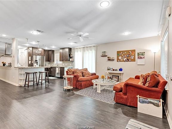 3rd image of 1007 Harrington Ave