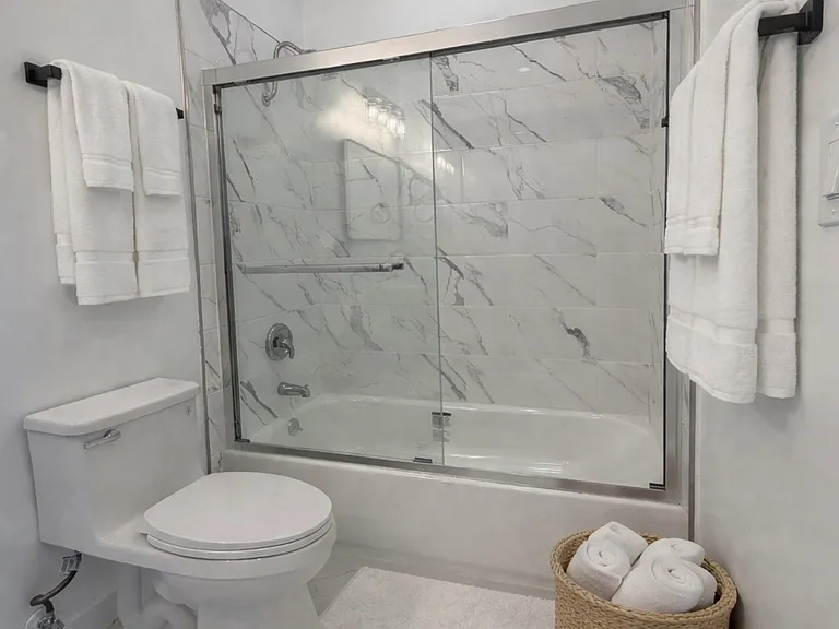 Detroit Luxe Apartments — Photo 15