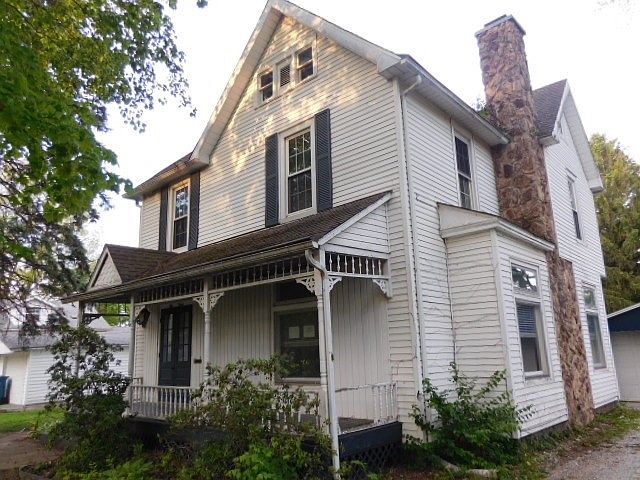 1st image of 412 S 4th St