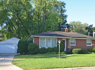 430 E Mission Rd, Allouez, WI 54301