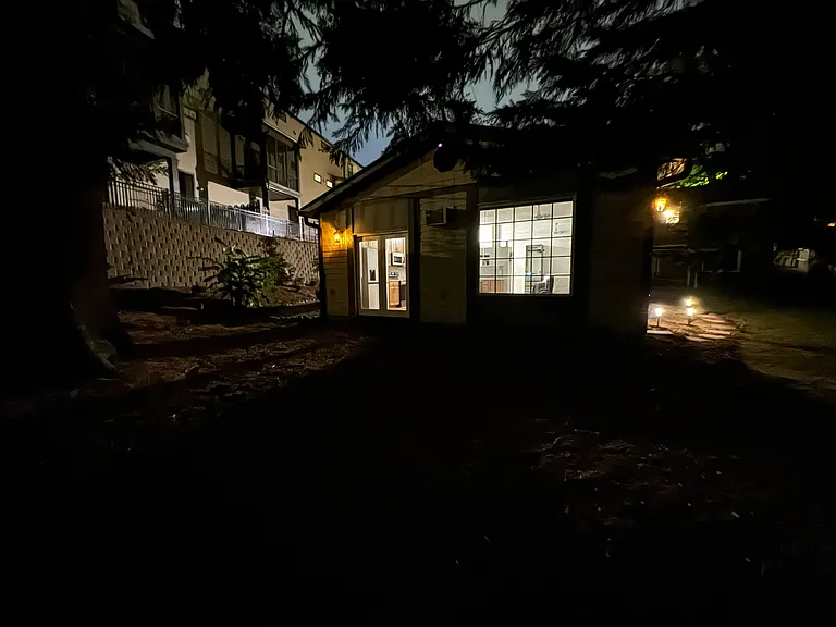 E Woodlawn Rd — Photo 11