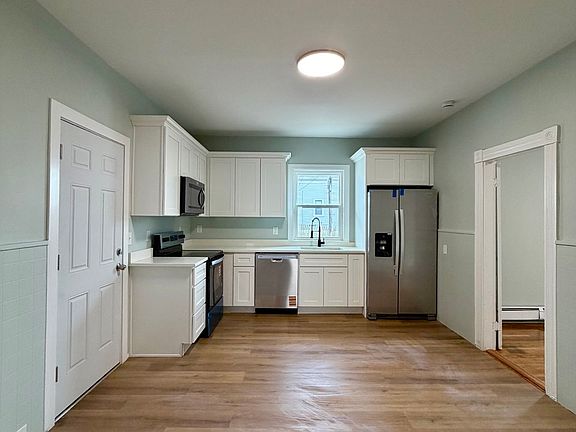 4th image of 84 Cottage St Floor 1