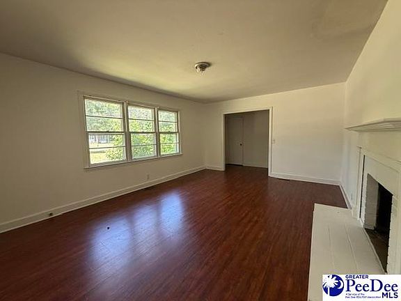 3rd image of 402 Dogwood Ave