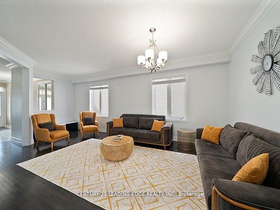 5th image of 324 Chatfield Dr S