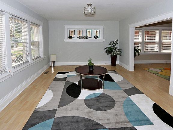 3rd image of 1019 Commodore Dr Floor 1