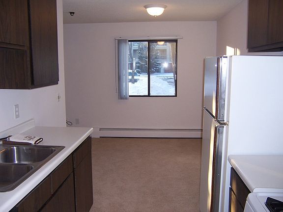 4th image of 4101 Parklawn Ave APT 109