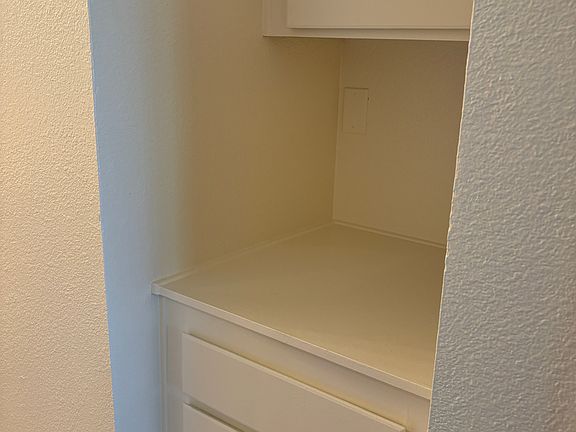 3rd image of 8539 Graves Ave #223