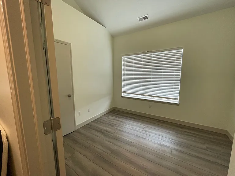 125 N Washington St — Photo 165