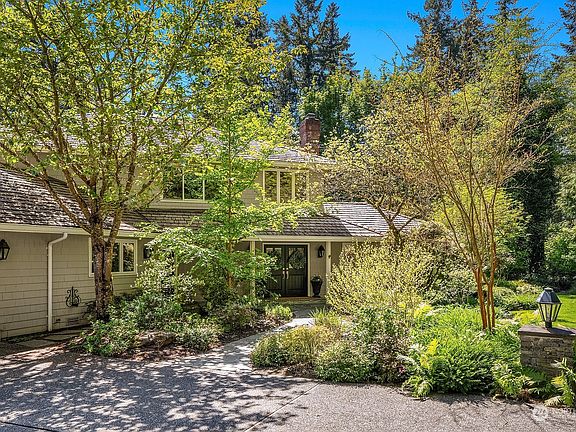 4th image of 2619 208th Avenue SE