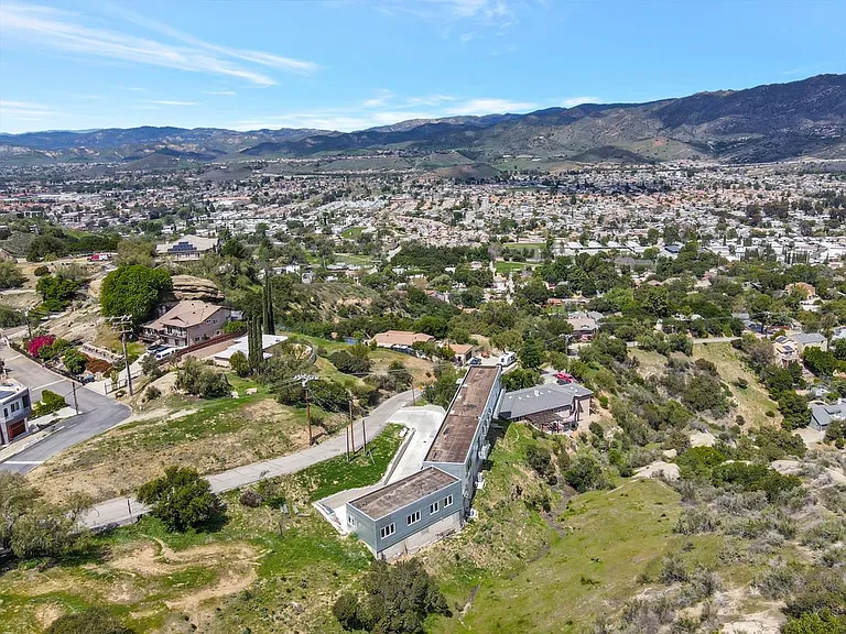 990 Alta Vista Rd — Photo 45