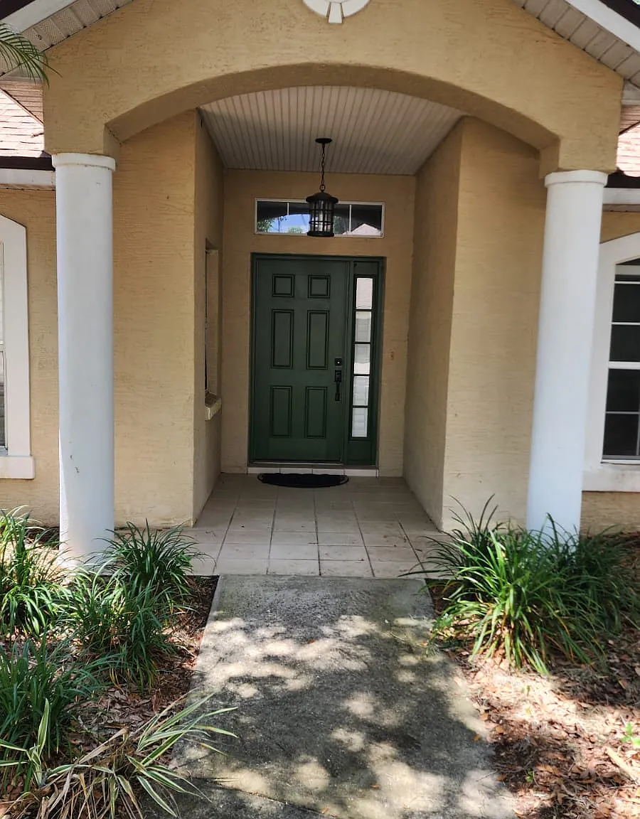 3 bed, 2021 sqft, $1,999 — Photo 3