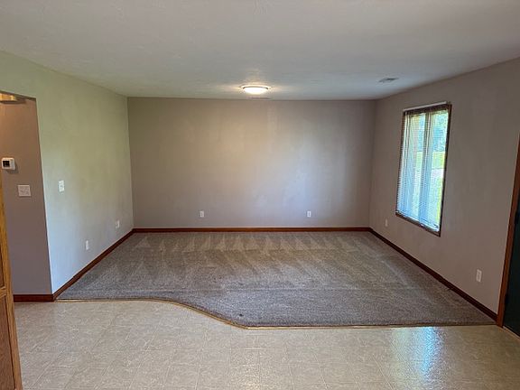 2nd image of 1488 Hemlock Dr