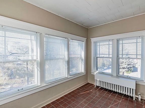 5th image of 115 N 33rd St APT 5