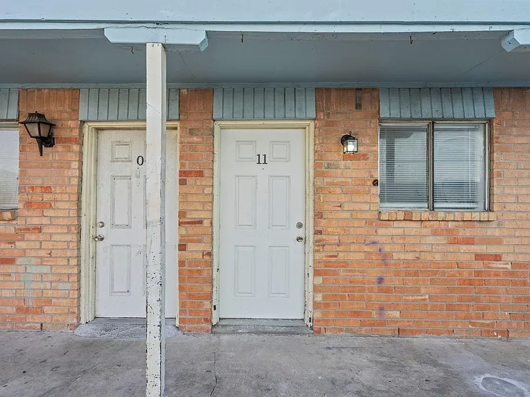 911 Avenue K #11 — Photo 11