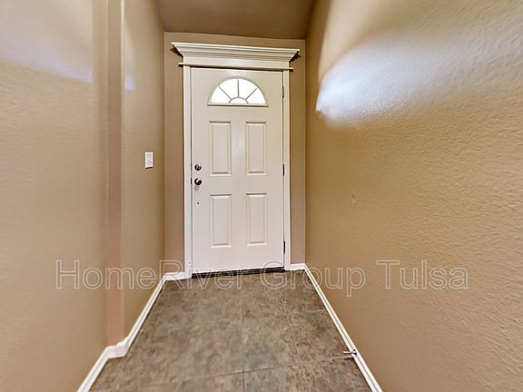 3rd image of 13719 S 91st Ave E
