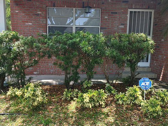 2nd image of 321 NE Blvd N