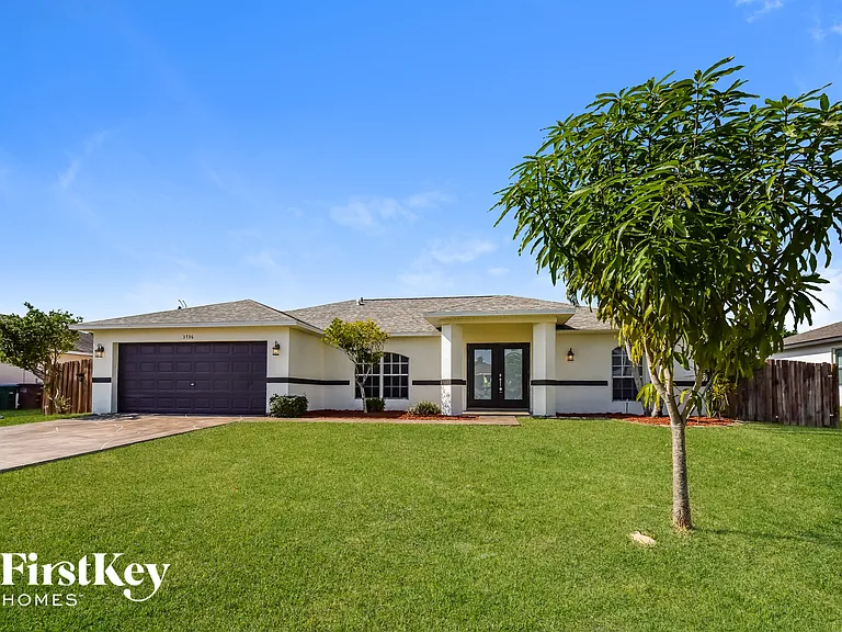 3736 SW Santa Barbara Pl — Photo 1