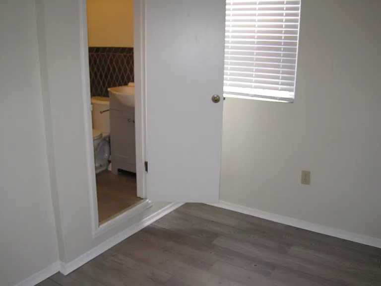 1425 1/2 E Concord St — Photo 4